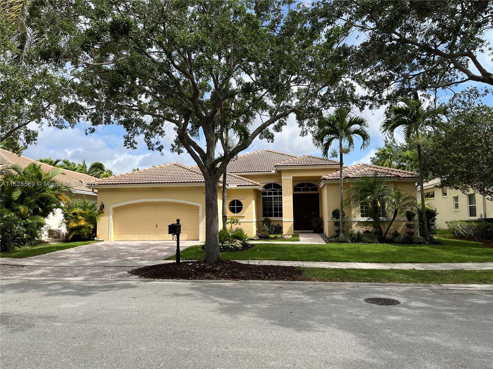 Property Photo: 1329 Ginger Cir 1329 FL 33326