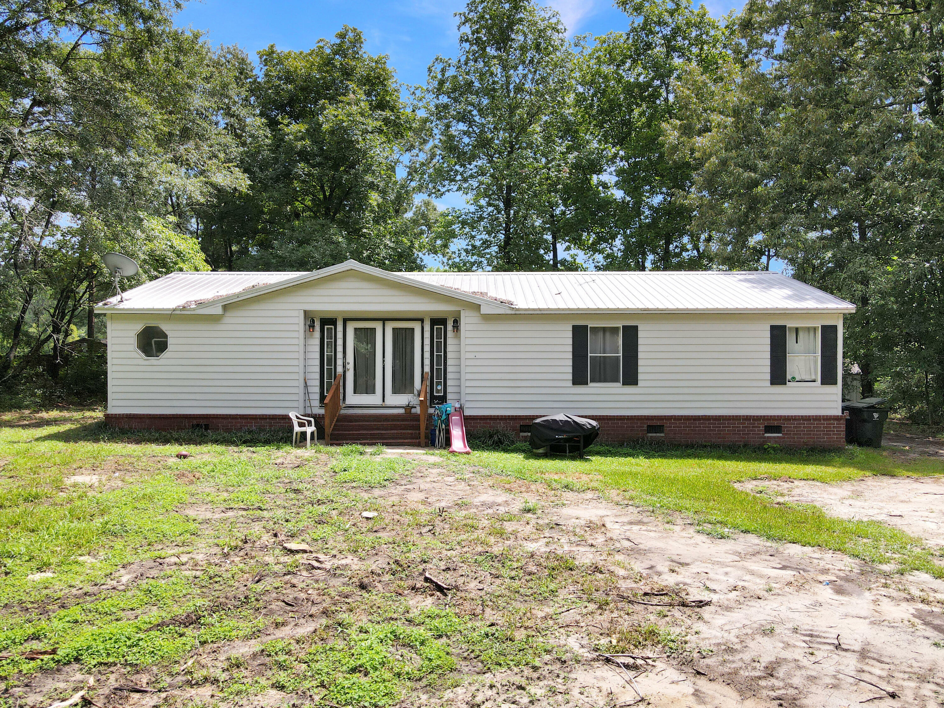 Property Photo: 608 McCrystal Circle SC 29461