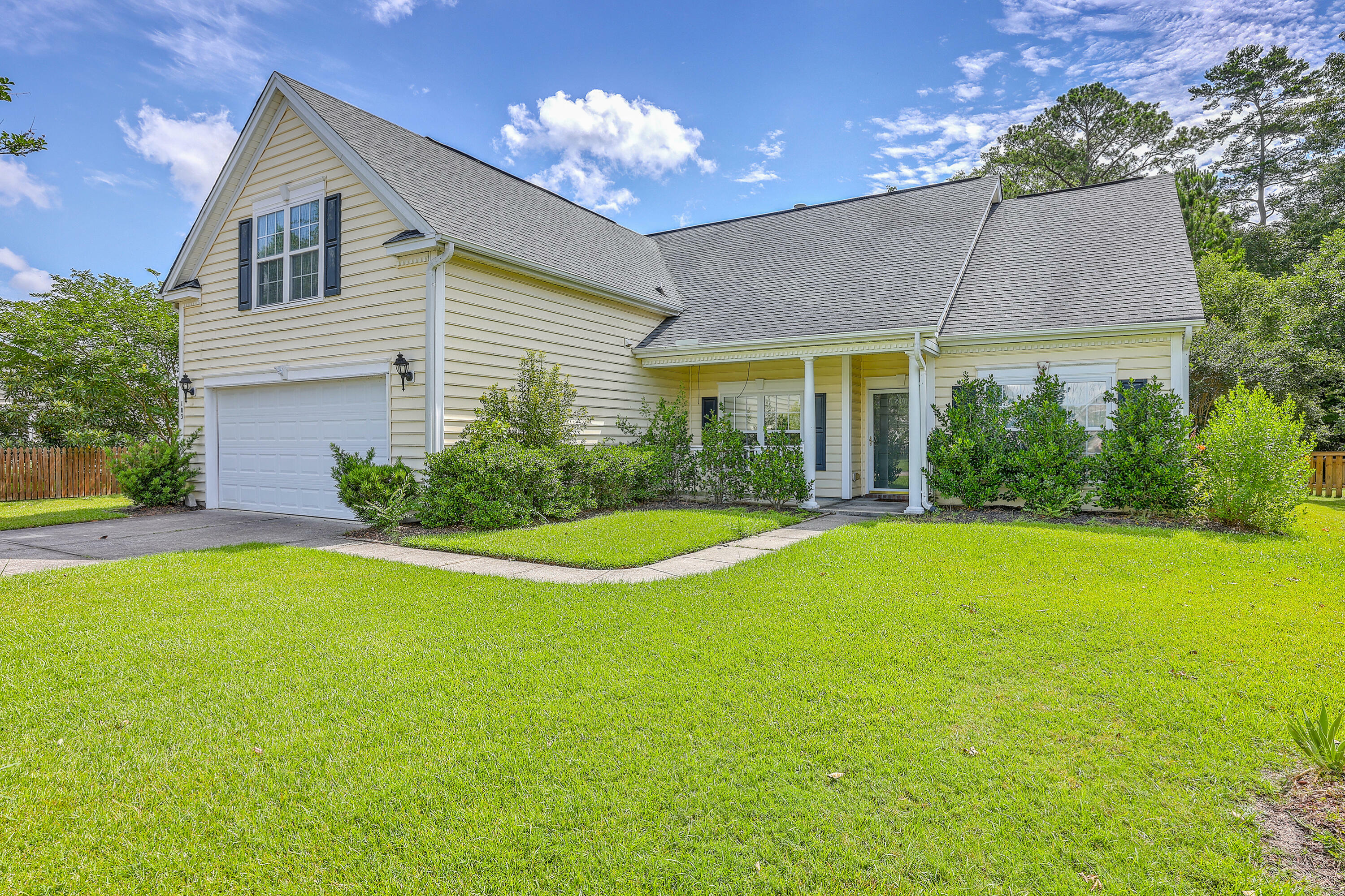 Property Photo:  103 Sand Bunker Court  SC 29485 