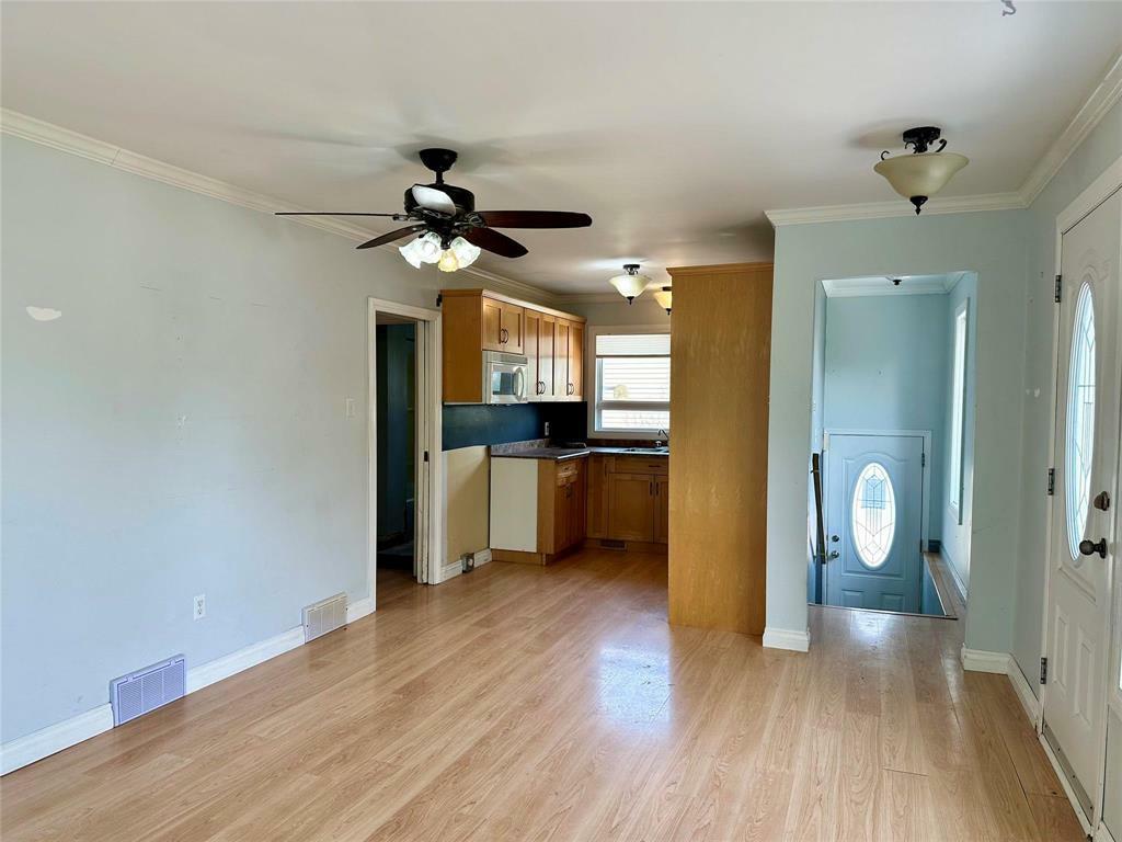 Property Photo:  220 Bell Avenue  MB R9A 1K2 