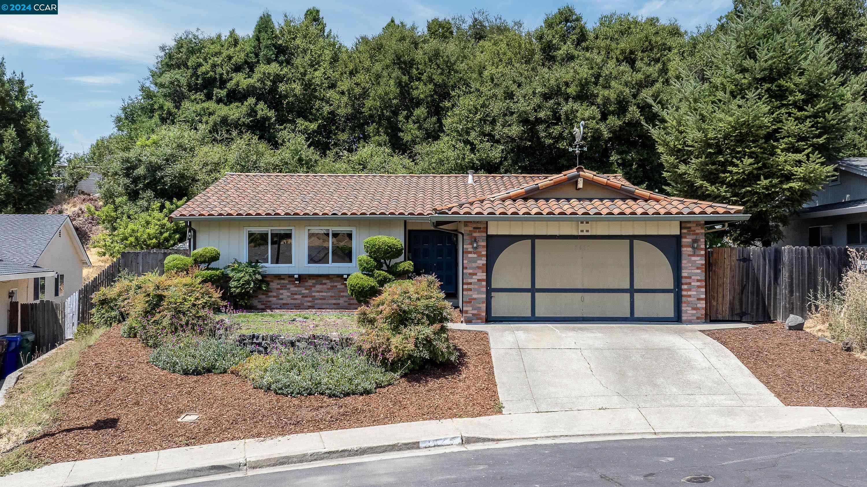 Property Photo: 2625 Woodside Ct CA 94564