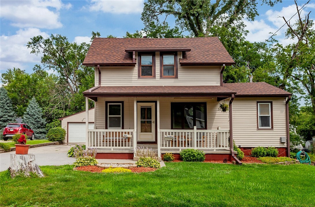 Property Photo:  320 E 12th Street N  IA 50208 