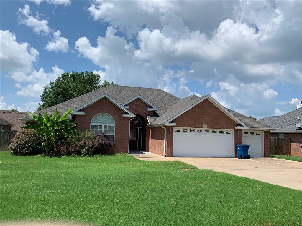 Property Photo: 602 SE Cambridge Place AR 72712