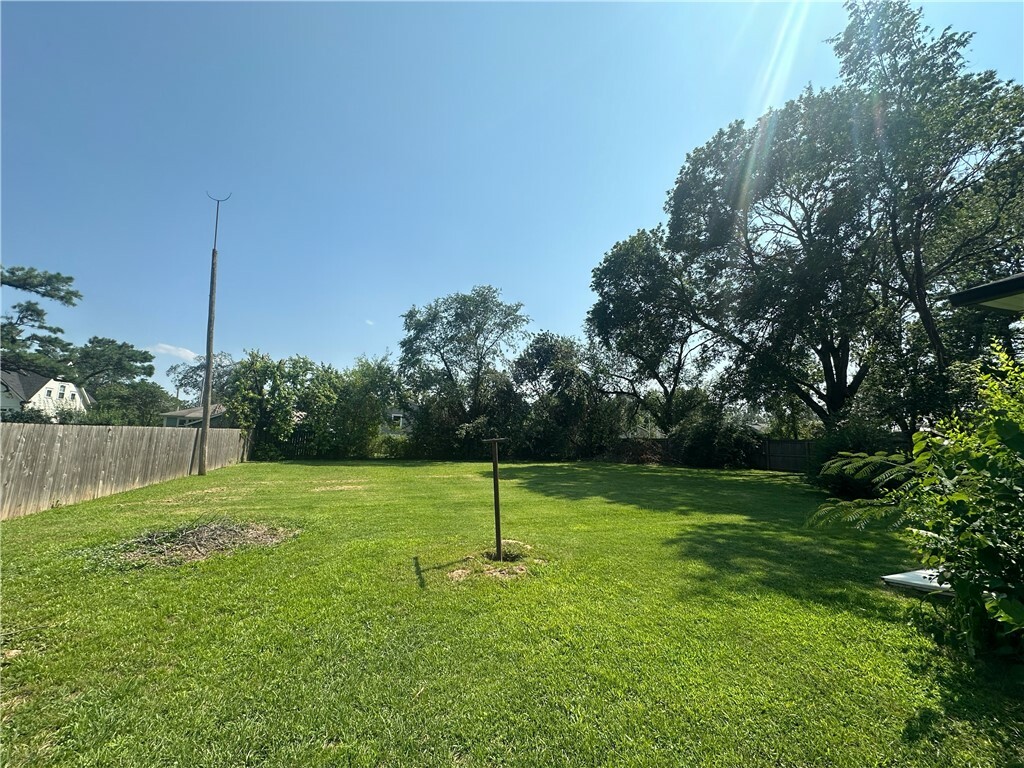 Property Photo:  705 NW 7th Street  AR 72712 