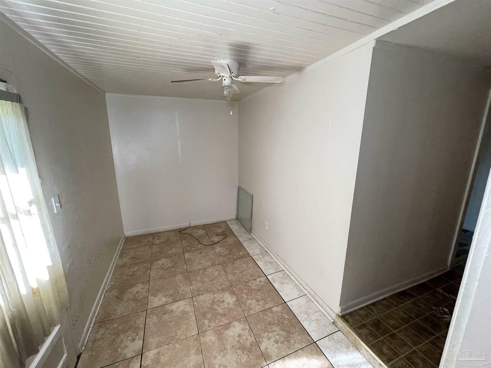 Property Photo:  2514 N Guillemard St  FL 32503 