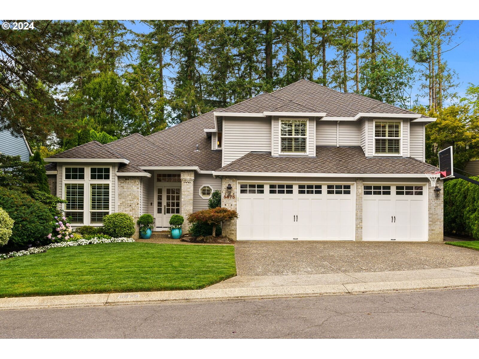 Property Photo:  5675 Meridian Ct  OR 97035 