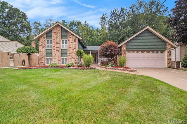 Property Photo: 17800 Fox Glen Drive MI 48193