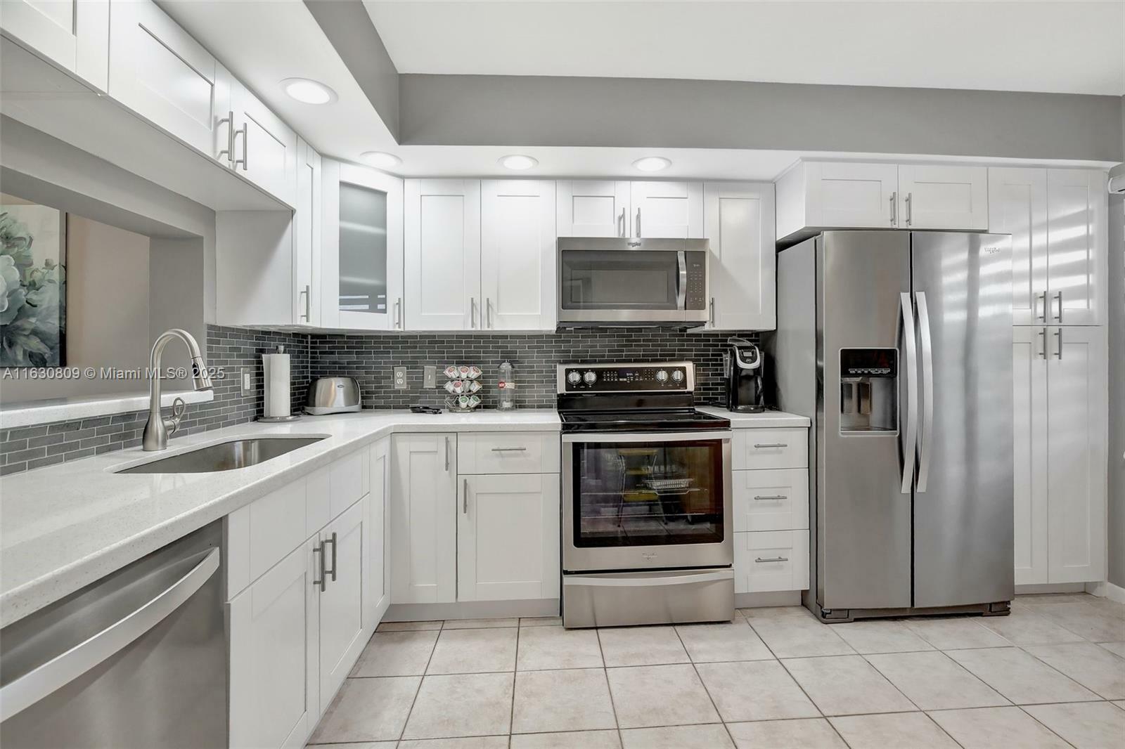 Property Photo: 13800 SW 5th Ct 307M FL 33027