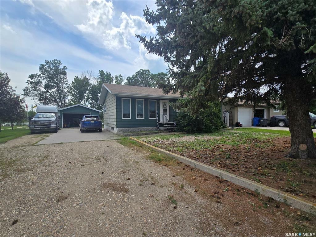 805 Assiniboia Avenue  Stoughton SK S0G 4T0 photo