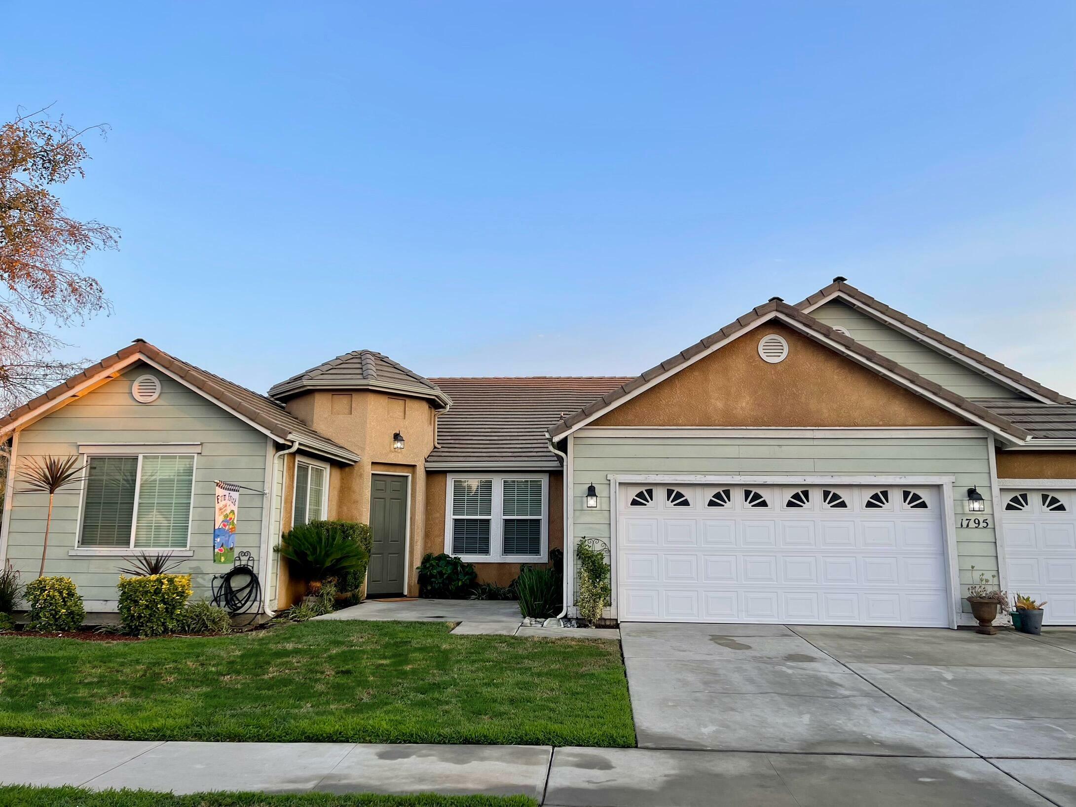 Property Photo:  1795 Bettinelli Court  CA 93274 