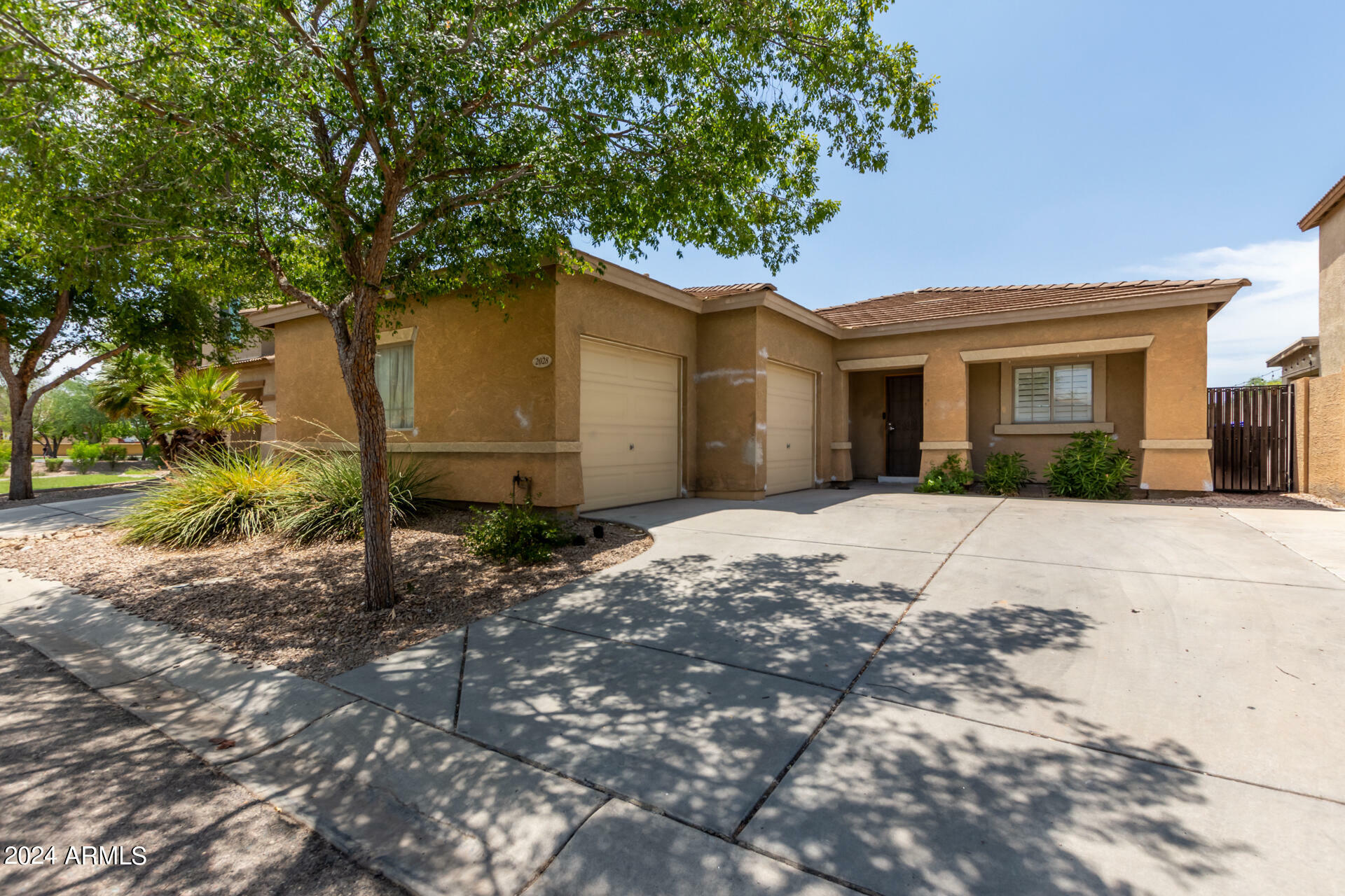 Property Photo:  2028 N Holguin Way  AZ 85225 