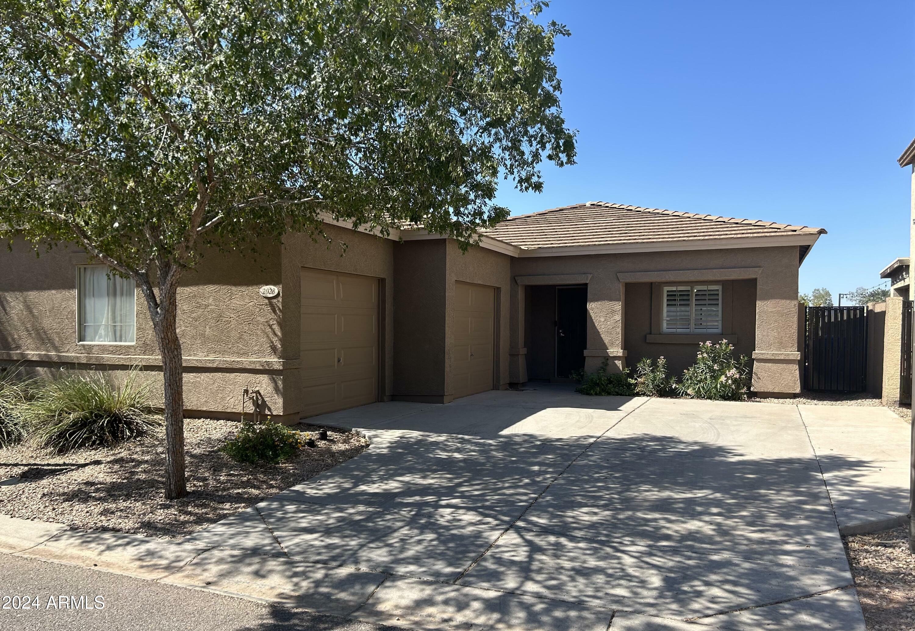 Property Photo:  2028 N Holguin Way  AZ 85225 