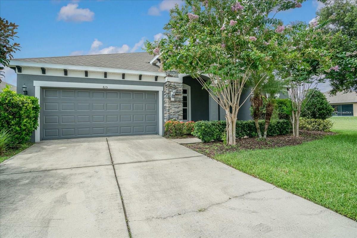 Property Photo:  815 Rosemary Circle  FL 34212 