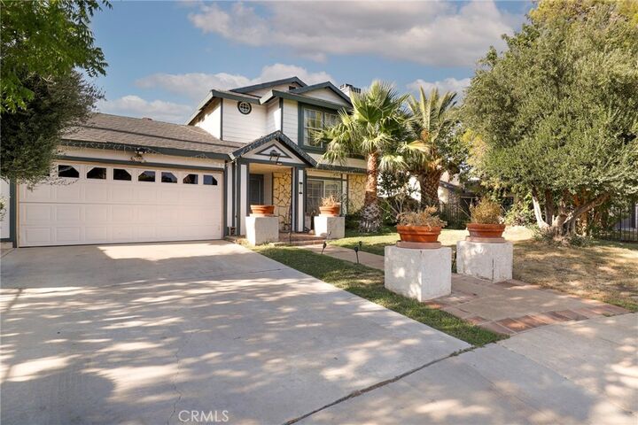 Property Photo: 2011 Moonflower Court CA 93550