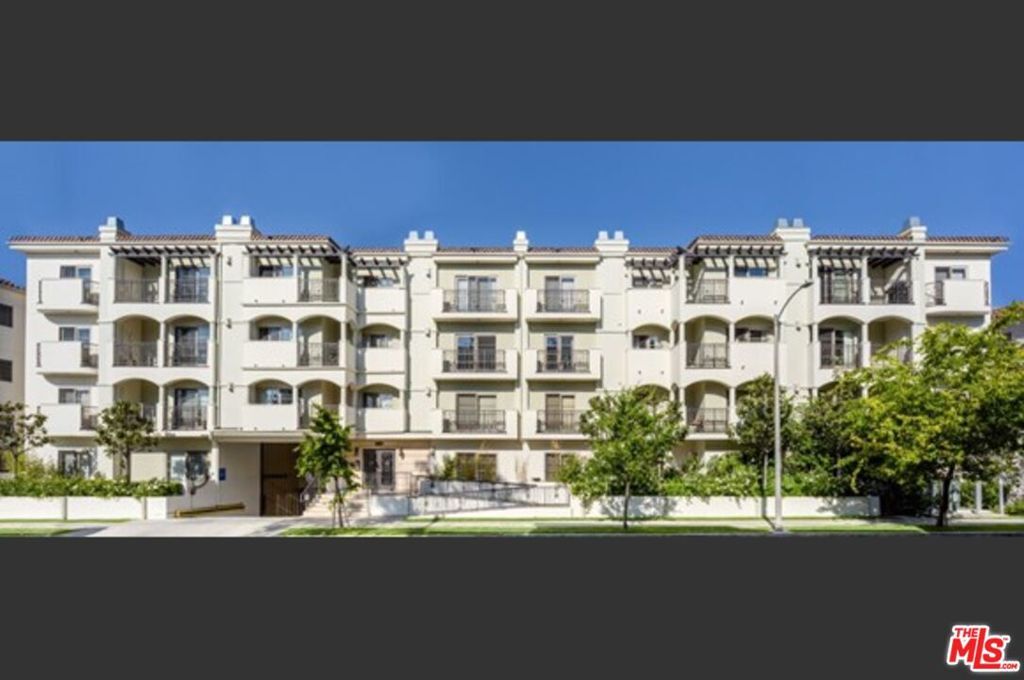 Property Photo:  107 S Sweetzer Avenue 206  CA 90048 