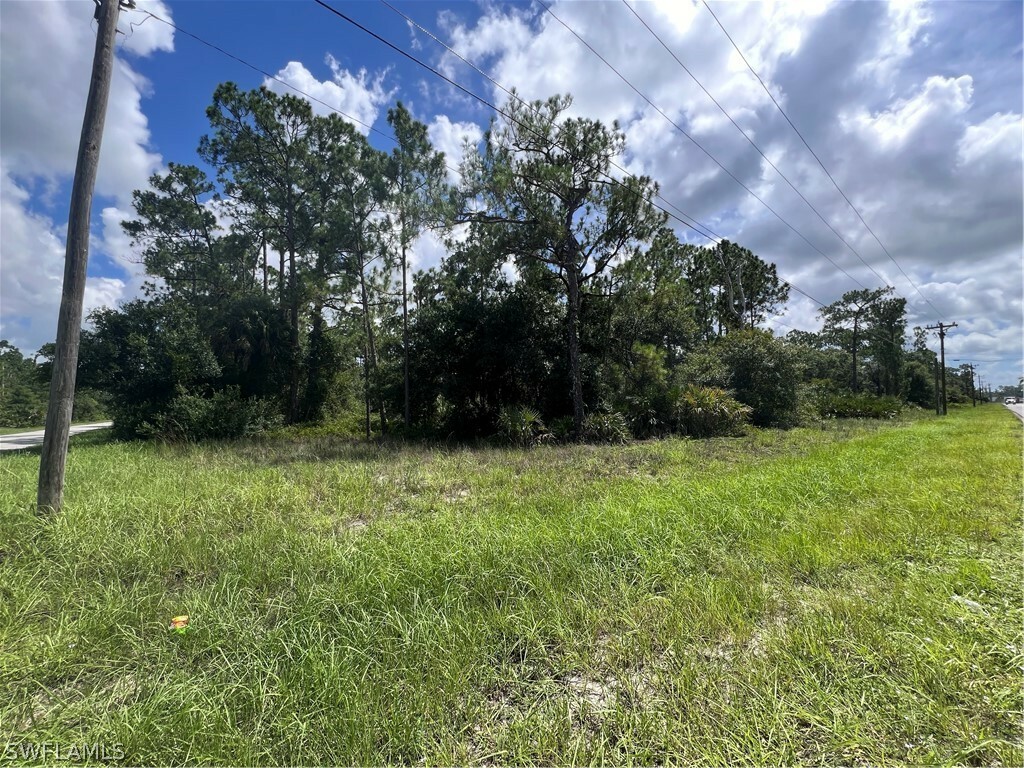 Property Photo:  4301 E 10th Street  FL 33972 