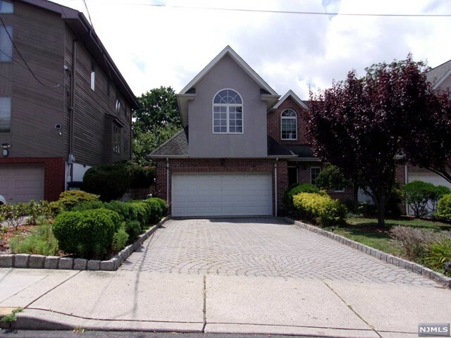 414 Elizabeth Street  Fort Lee NJ 07024 photo