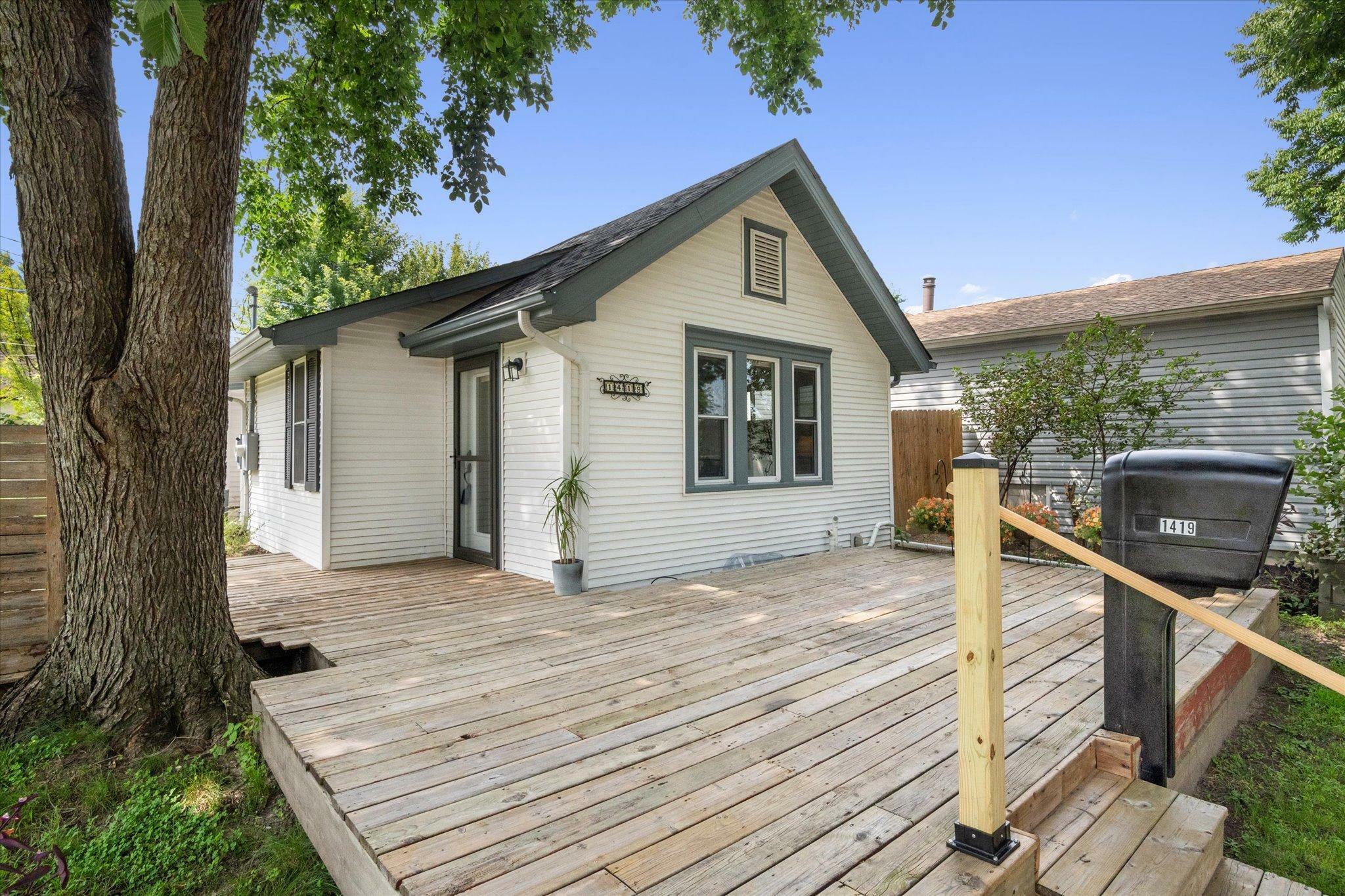 Property Photo:  1419 39th Avenue N  MN 55412 