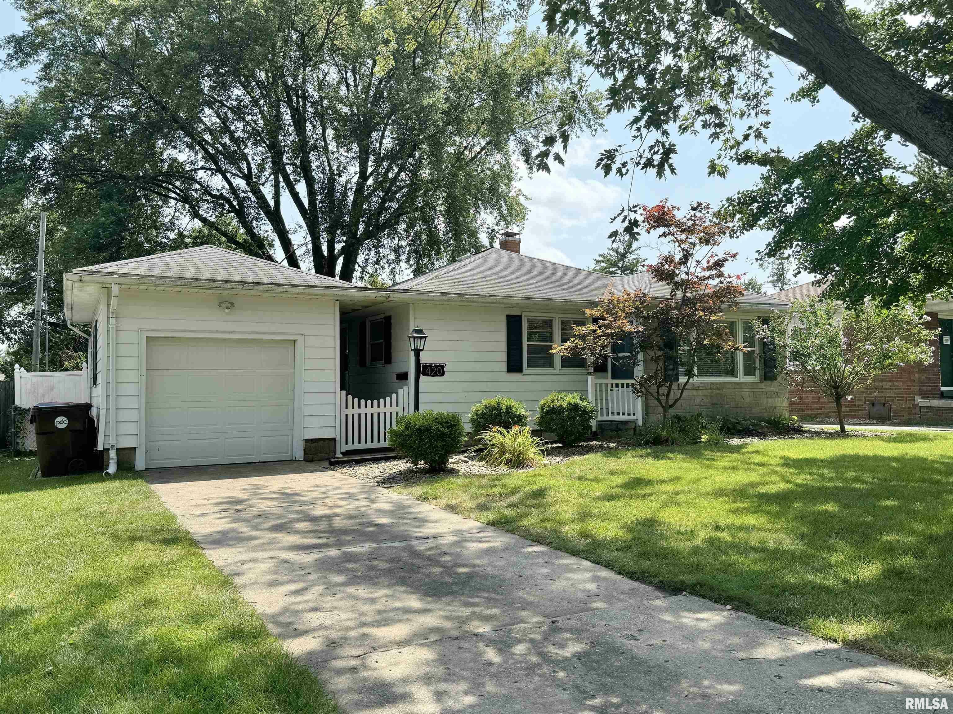 Property Photo:  420 Florence Avenue  IL 61604 