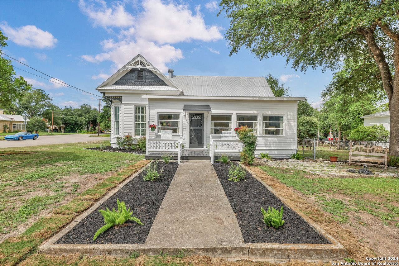 Property Photo:  619 Comal Ave  TX 78130 