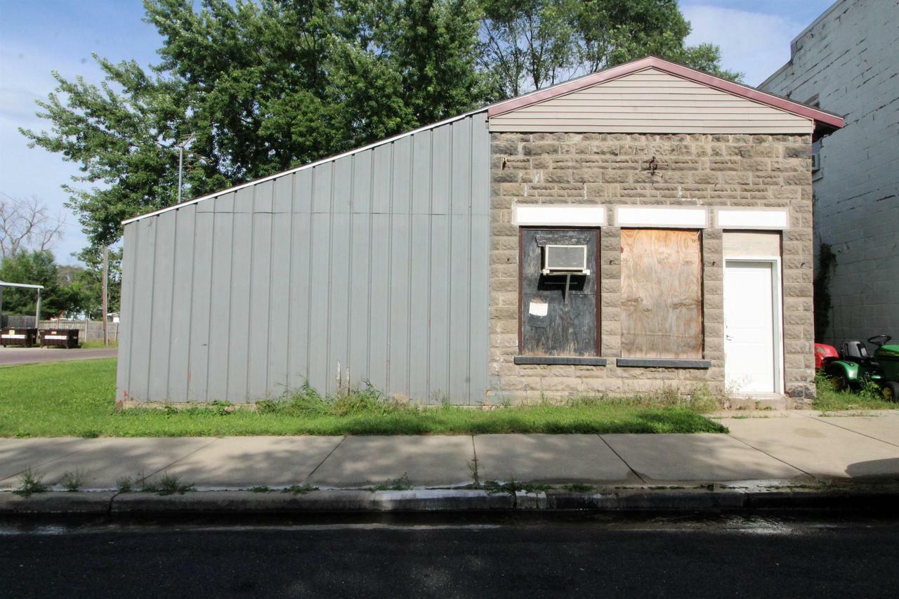 Property Photo:  516 Oak Street  WI 53503 