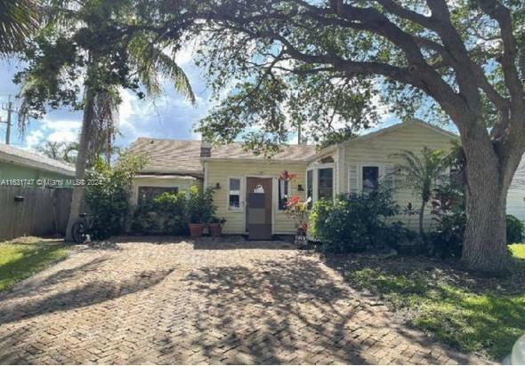 Property Photo:  528 N Palmway  FL 33460 