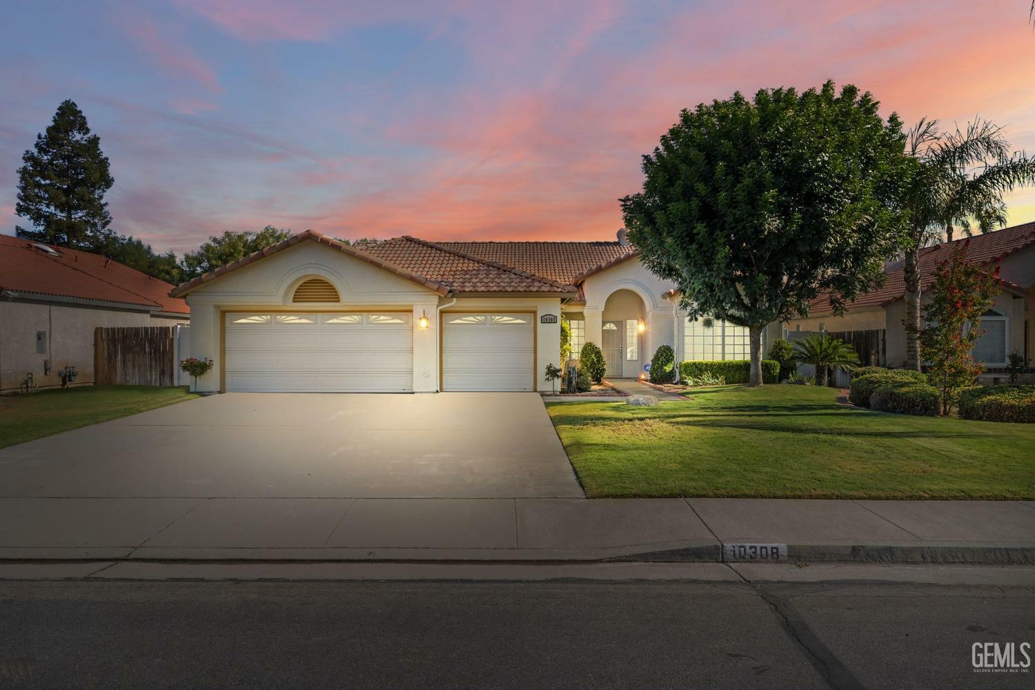 Property Photo:  10308 Walnut Creek Court  CA 93311 