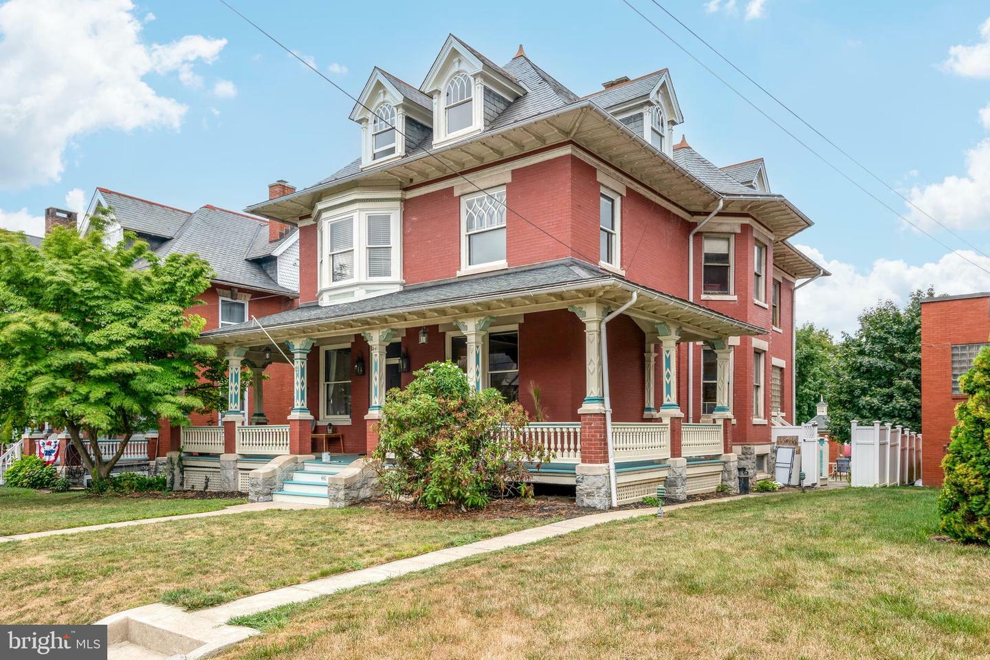 Property Photo:  441 Chestnut Street  PA 17512 