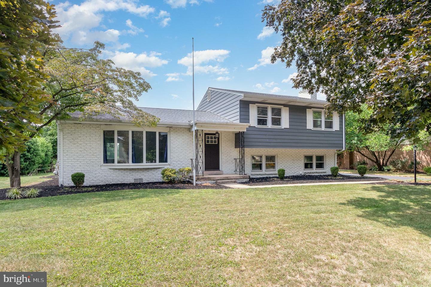 Property Photo:  25 Oakwood Avenue  PA 17055 