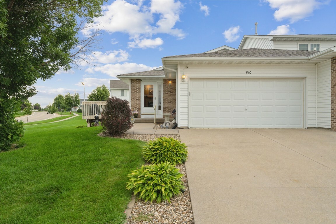 Property Photo:  4400 Snowgoose Court  IA 52302 