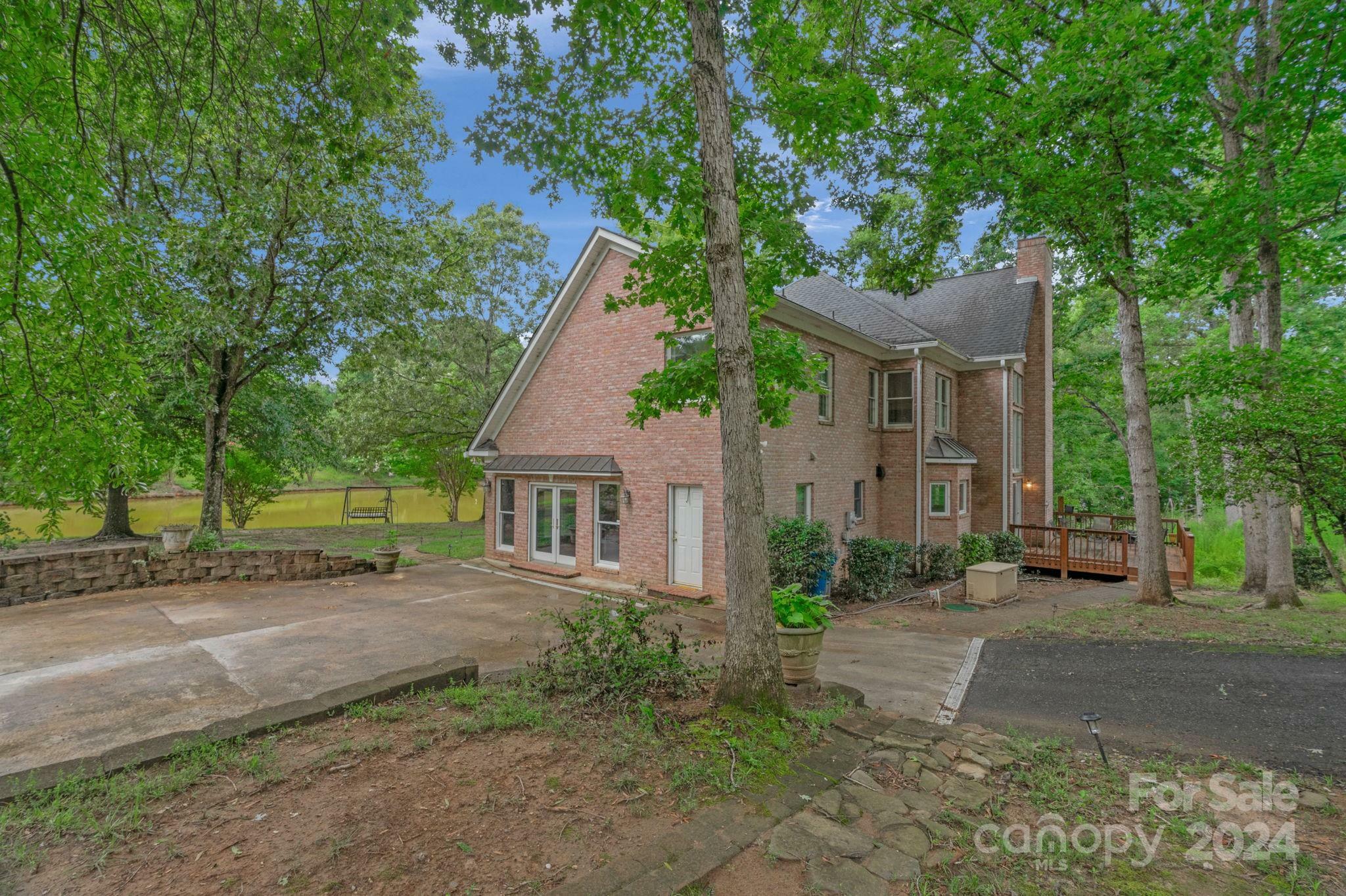 Property Photo:  15610 Youngblood Road  NC 28278 