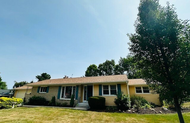 Property Photo:  1307 Central Drive  PA 16505 