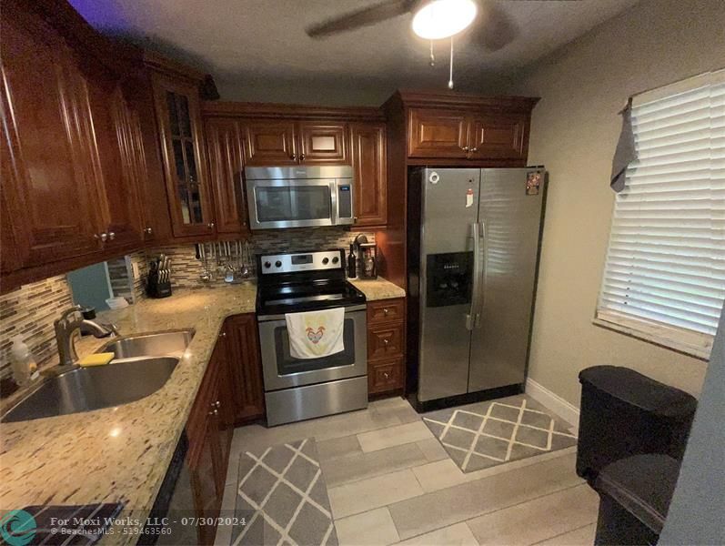 Property Photo: 2851 Somerset 100 Bldge FL 33311