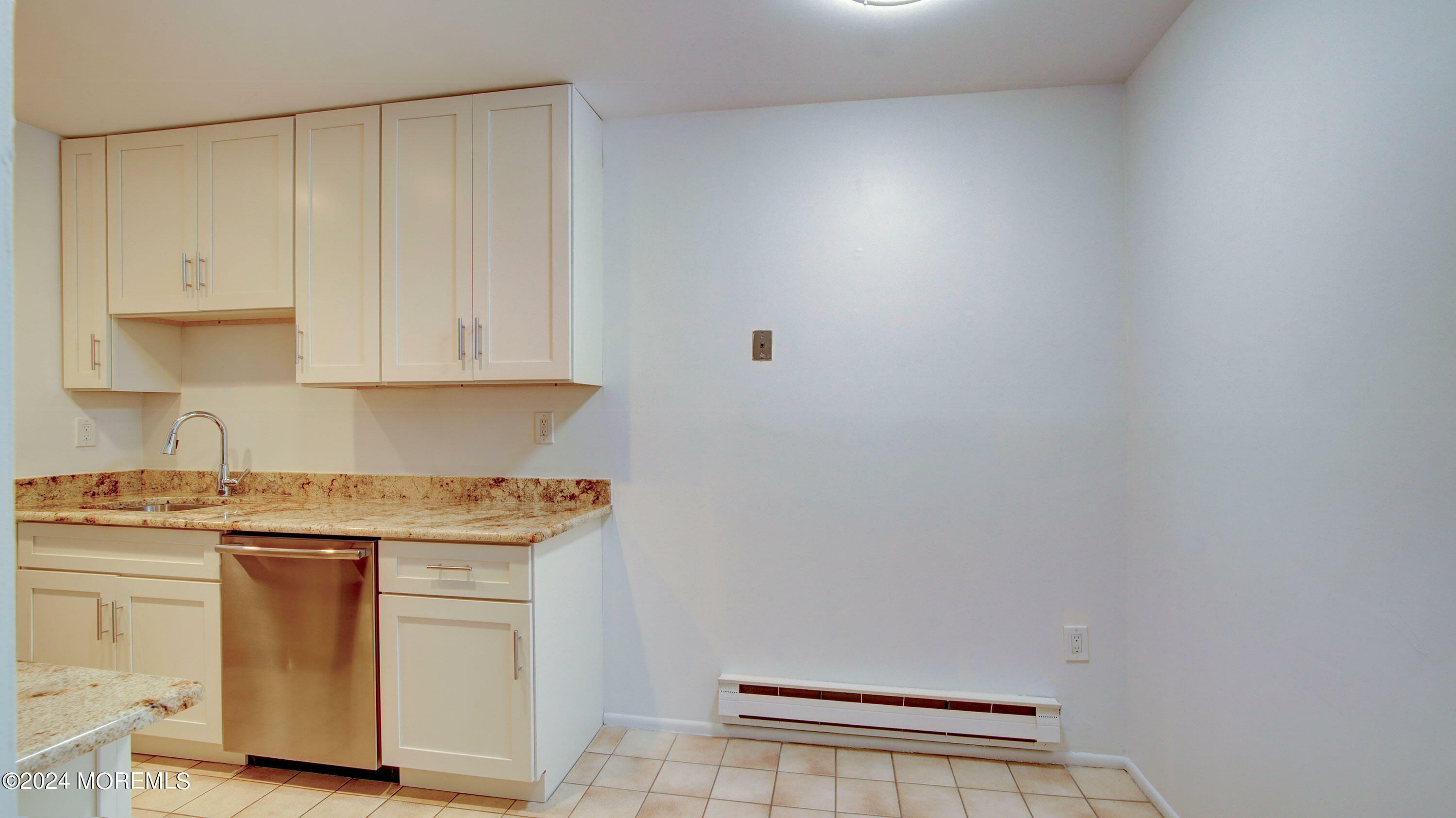 Property Photo:  156 Cross Slope Court E  NJ 07726 