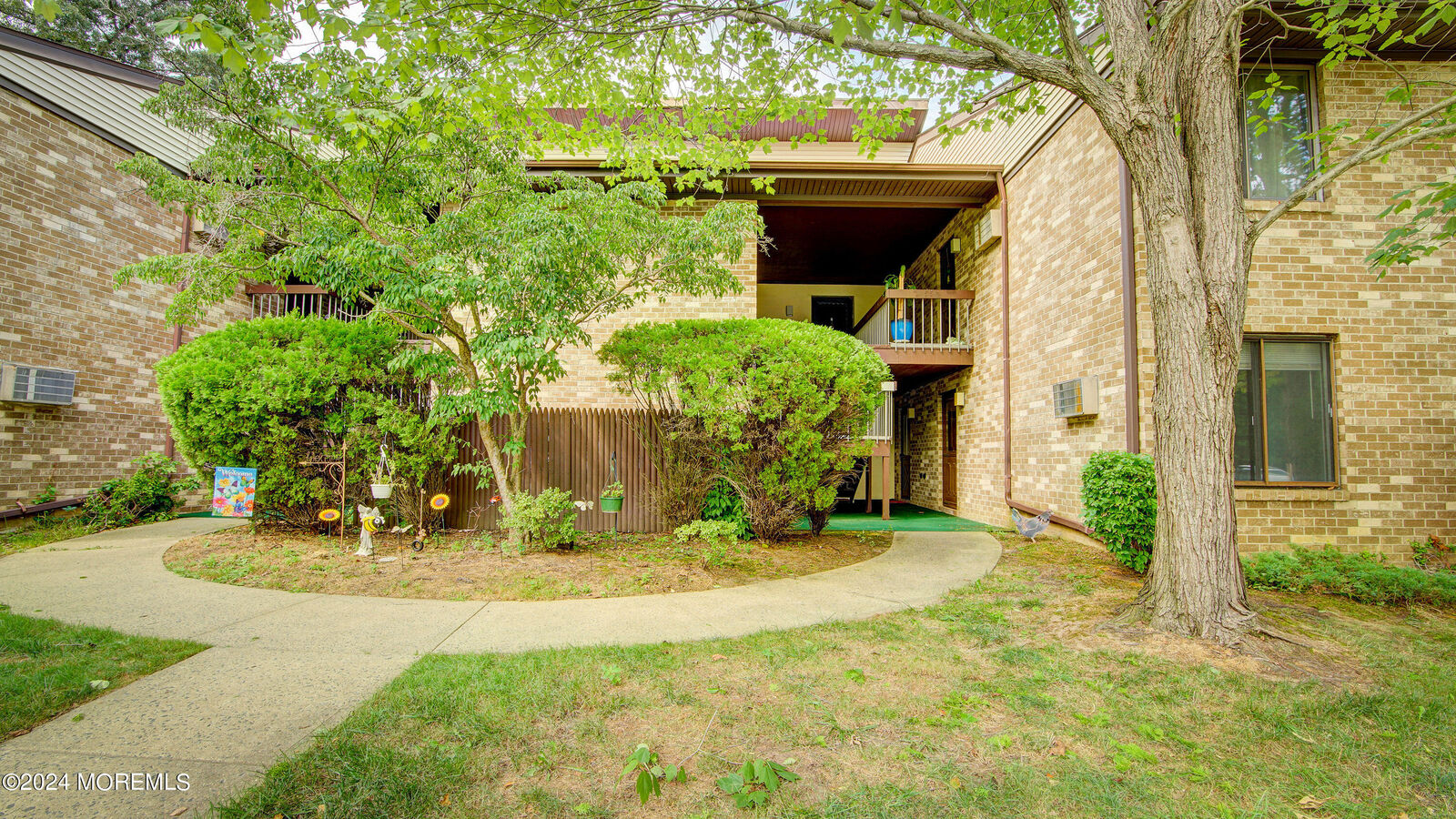 Property Photo:  156 Cross Slope Court  NJ 07726 