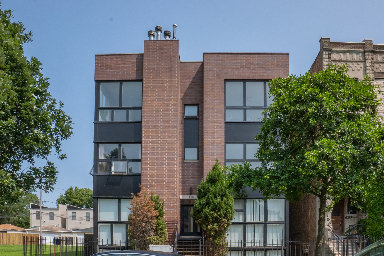 450 E Bowen Avenue 2W  Chicago IL 60653 photo