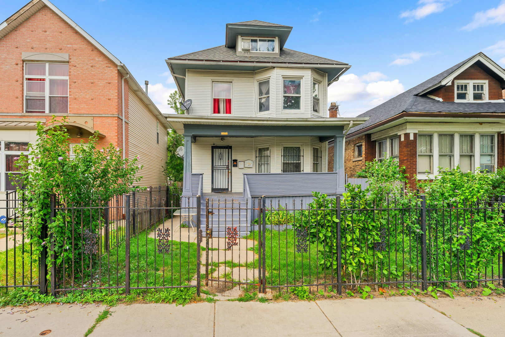 Property Photo:  5412 W Thomas Street  IL 60651 