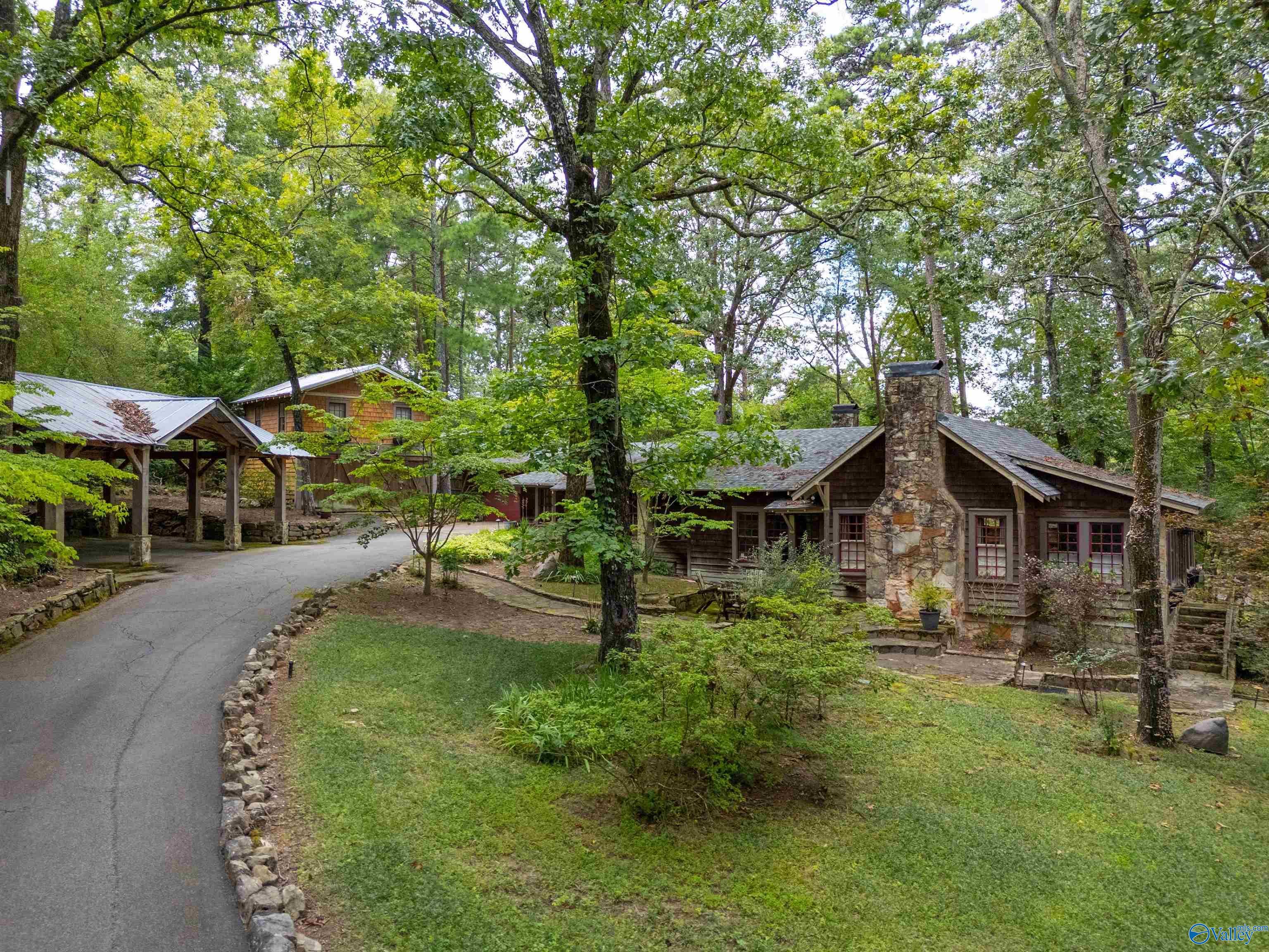 Property Photo: 335 Harts Avenue AL 35904