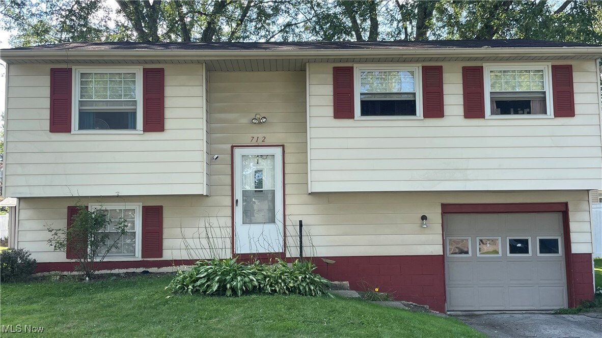 Property Photo: 712 Indiana Avenue OH 44437