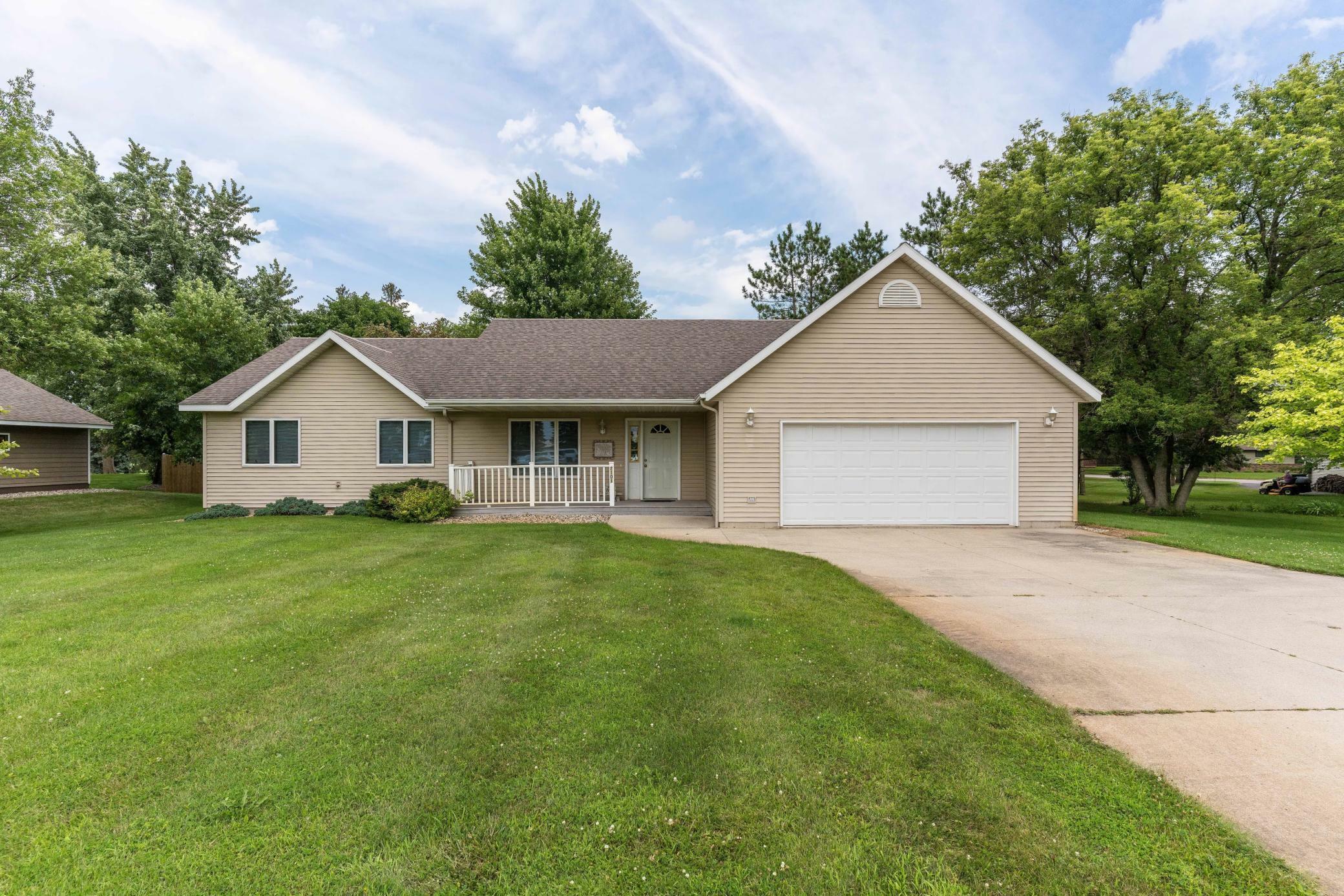 Property Photo:  2101 N Nokomis NE  MN 56308 