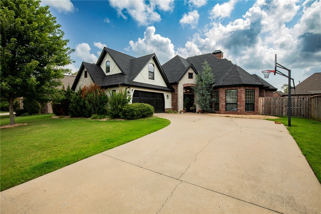 Property Photo:  1610 NE Rock Street  AR 72712 