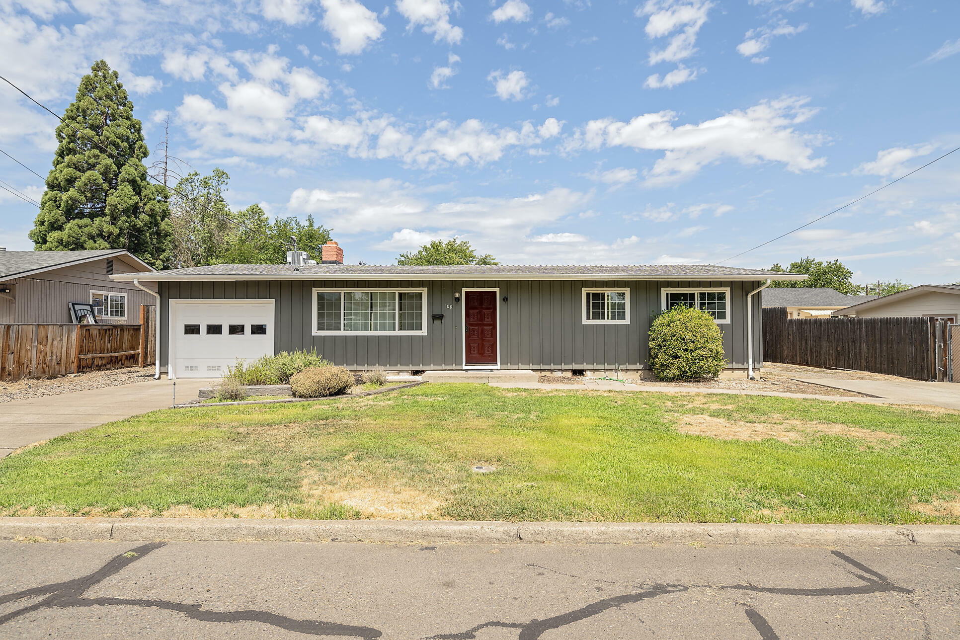 Property Photo: 109 Princess Way OR 97502