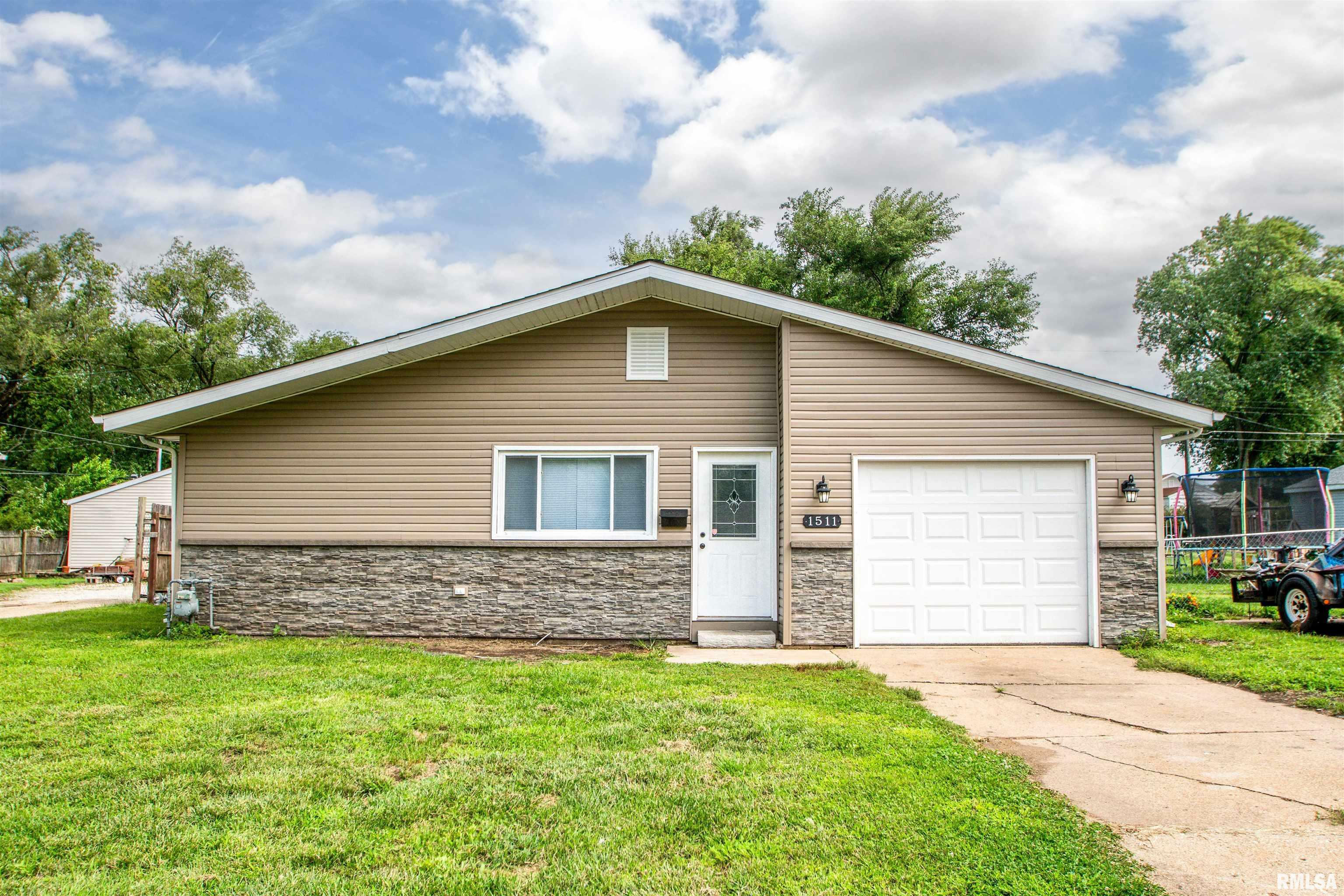 Property Photo: 1511 Saratoga Street IL 61554