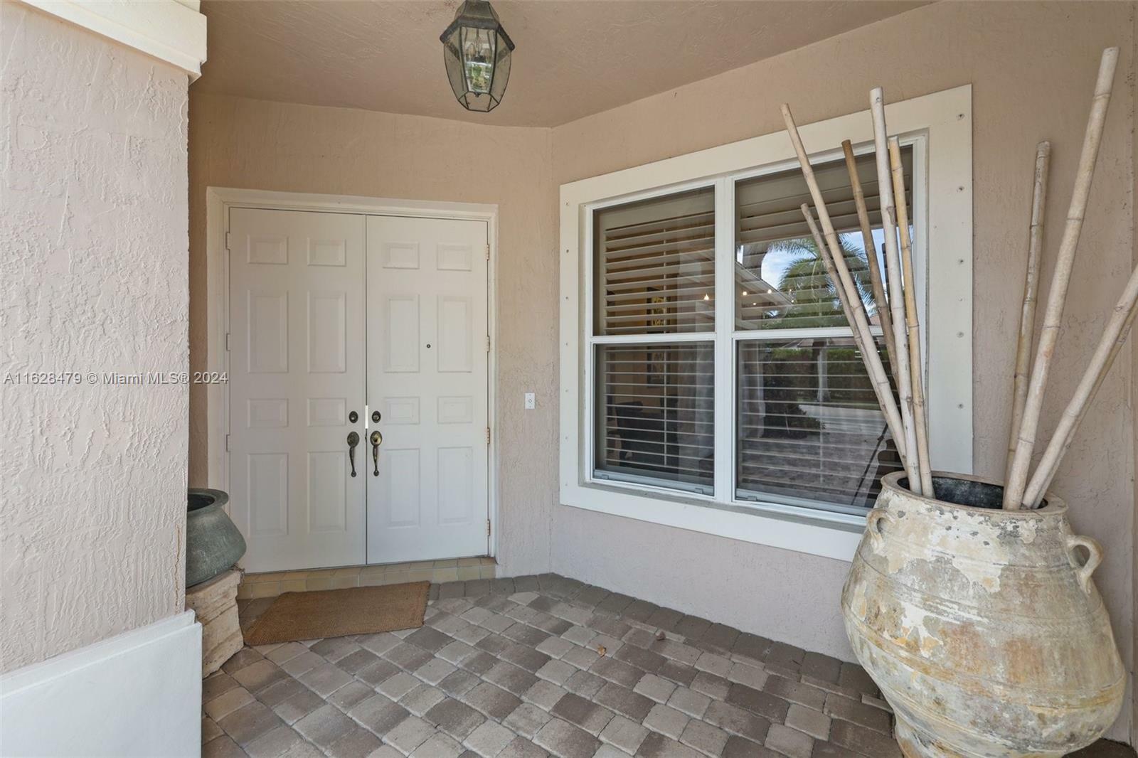 Property Photo:  1791 Harbor View Cir  FL 33327 