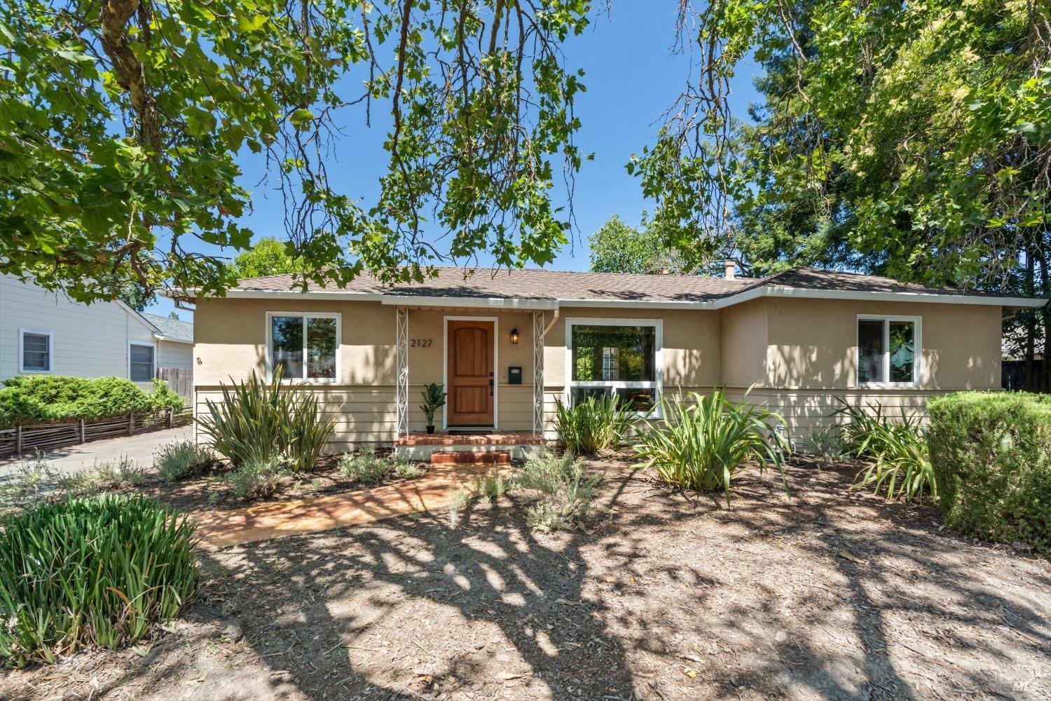 Property Photo:  2127 Montecito Avenue  CA 95404 