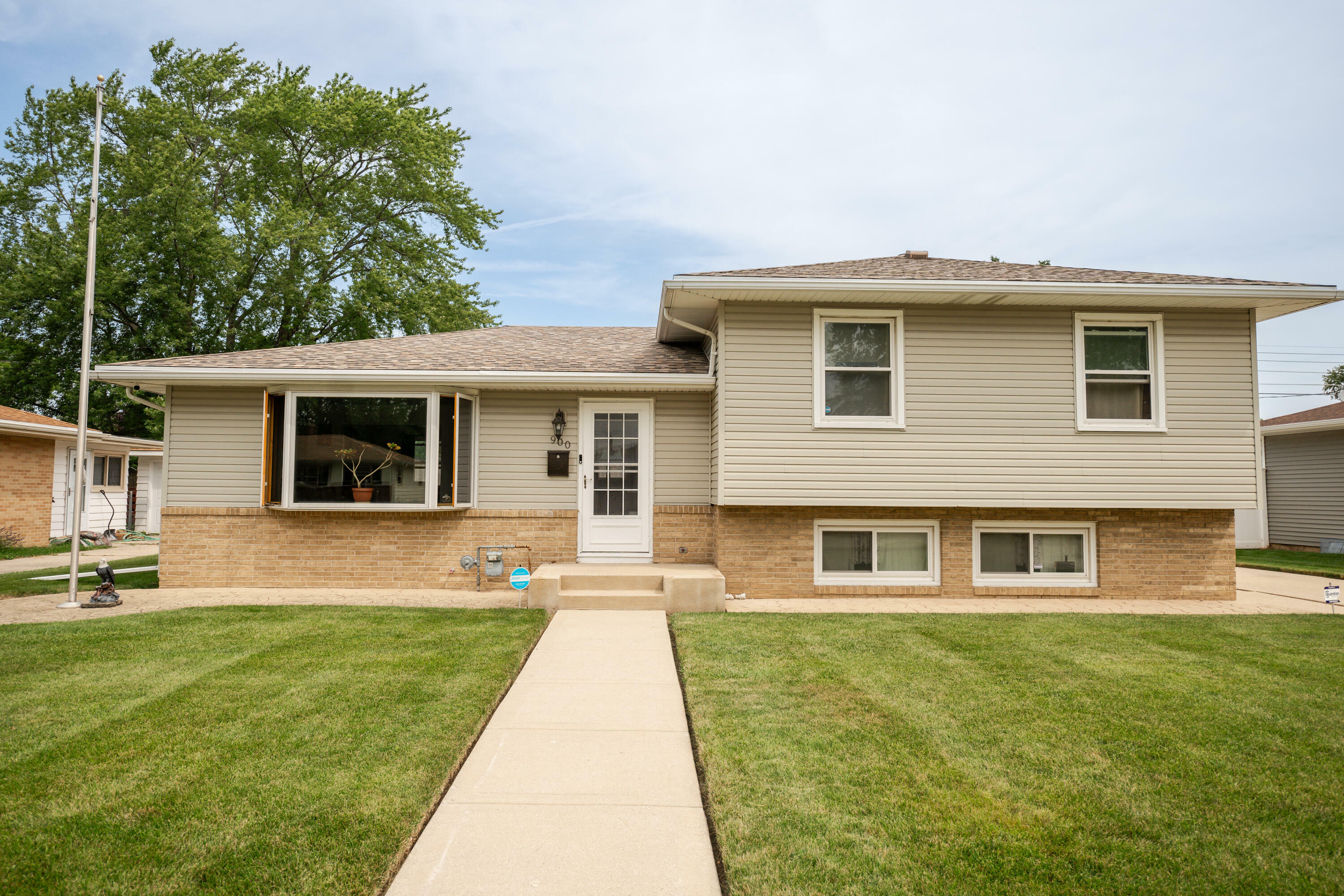 Property Photo:  900 Saxony Dr  WI 53402 