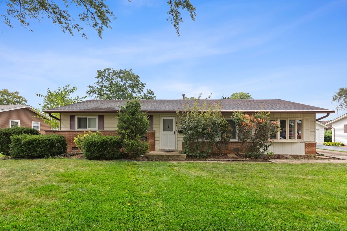 Property Photo:  634 Ironwood Drive  IL 60007 
