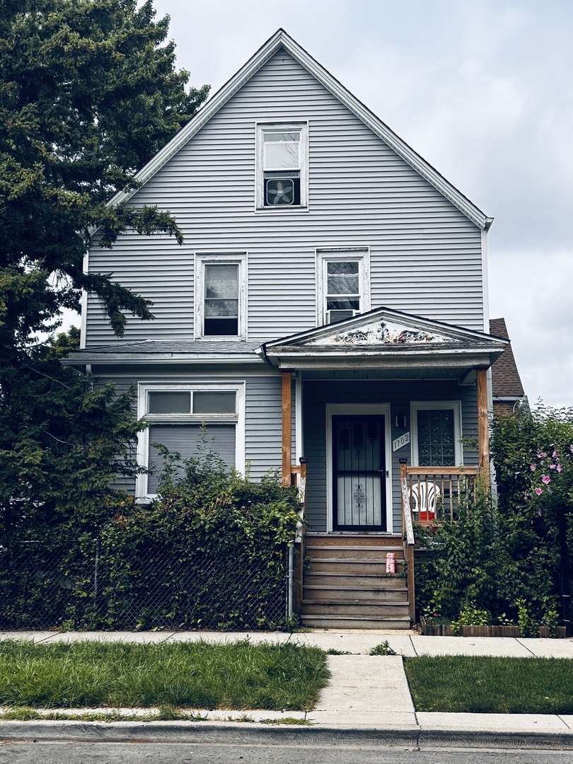 Property Photo:  1702 N Lawndale Avenue  IL 60647 