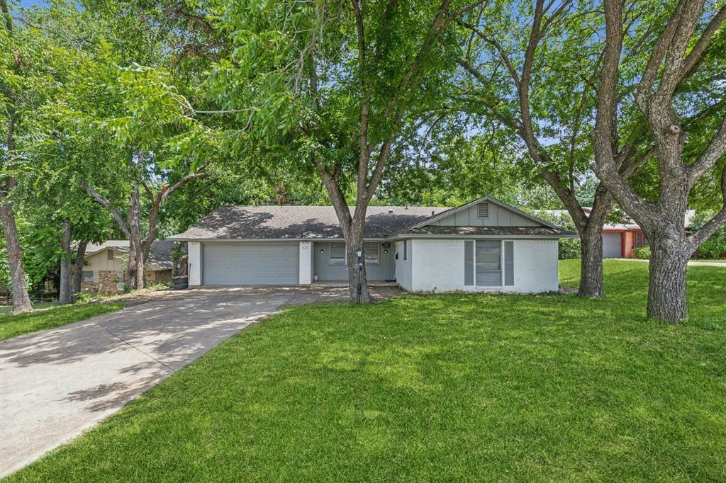 Property Photo:  522 NE 4th Street  TX 75050 