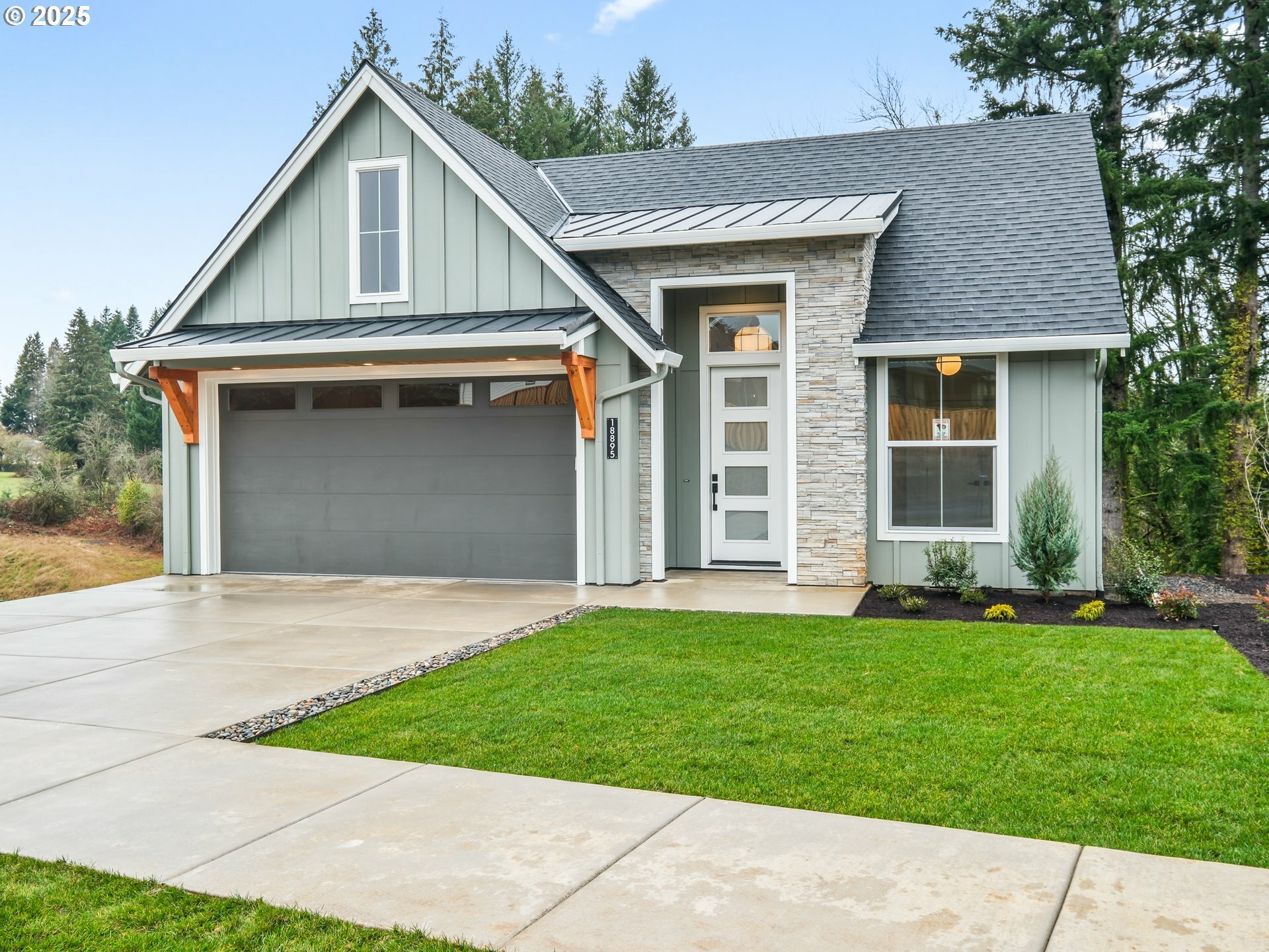 Property Photo: 18895 Crooked River St OR 97055
